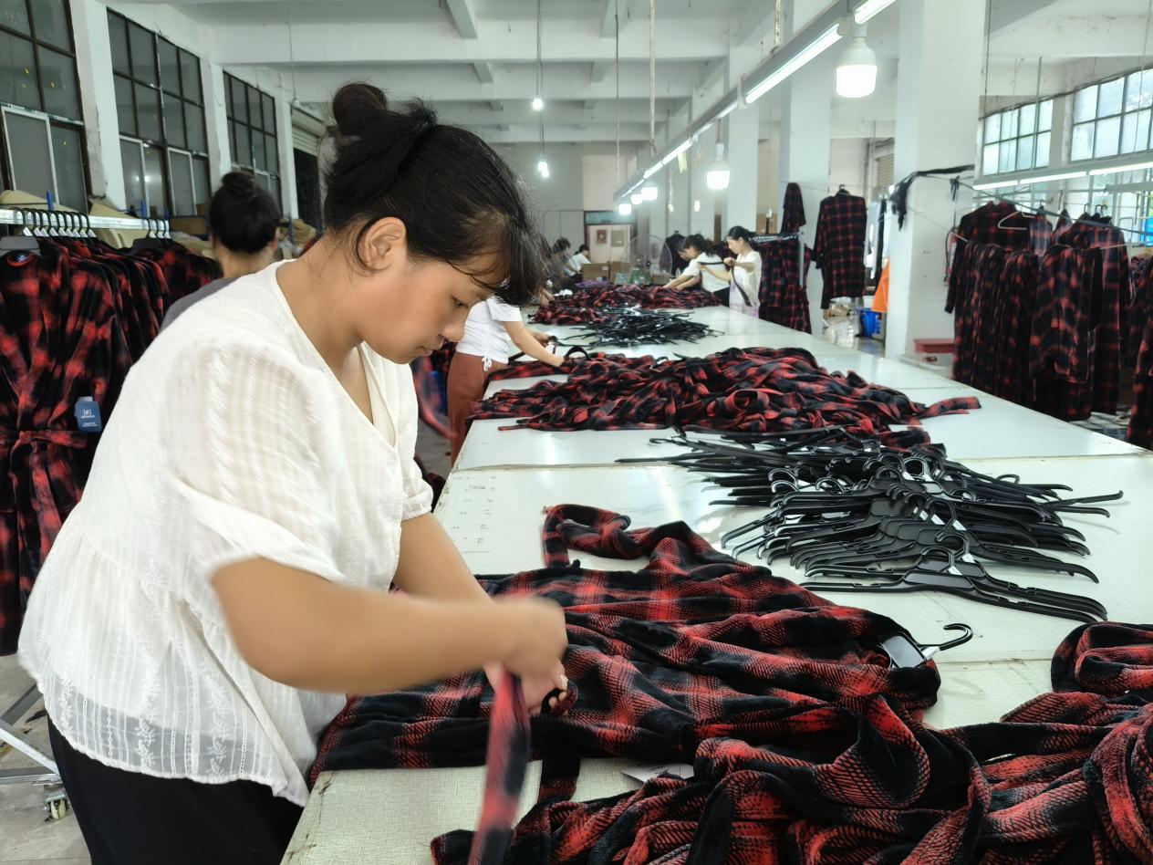 亳州市譙城區淝河鎮 鄉村服裝廠帶動致富新希望